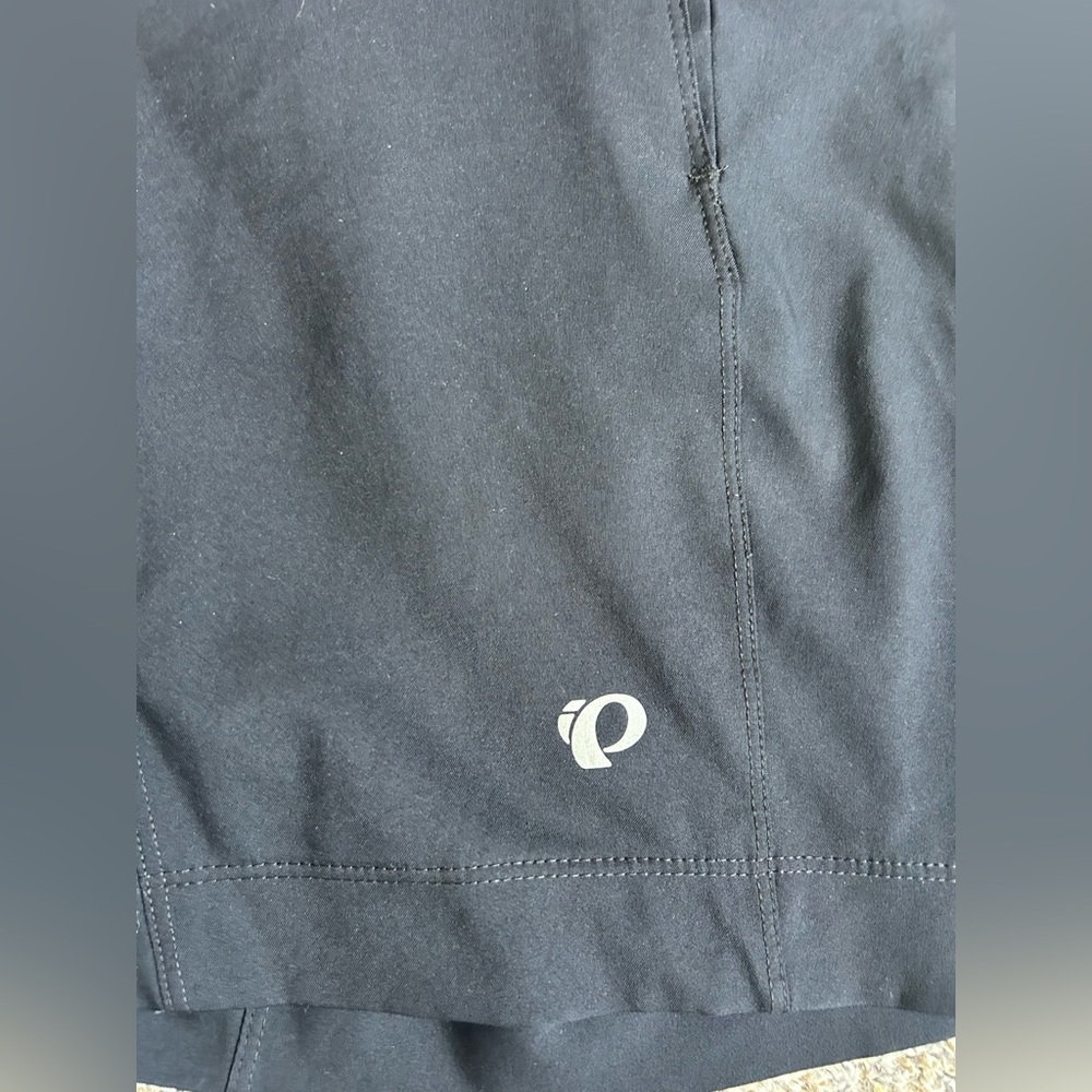 Pearl Izumi women’s lightweight comfort fit shorts
Size medium - Picture 2 of 10